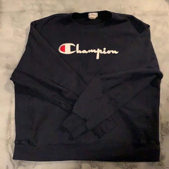 Men’s navy blue Champion crewneck. - Picture 1 of 3